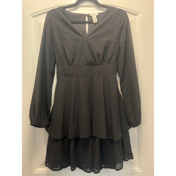 NWOT Japna Women’s V-Neck Long Sleeve Tie-Waist Tiered Ruffle Dress Size M Black - Picture 1 of 3